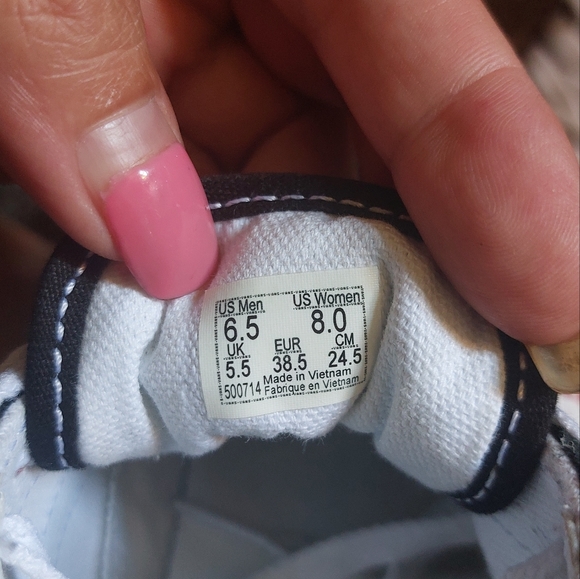 Van's - Picture 5 of 5